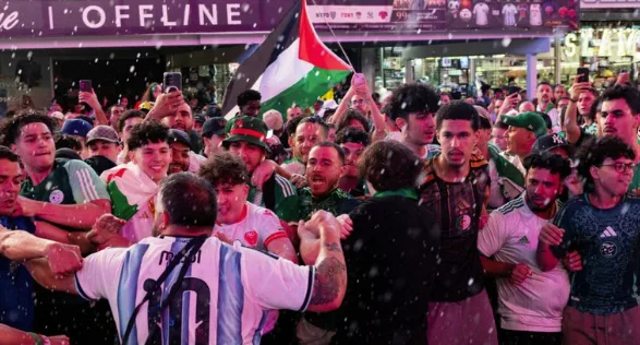 Coupe du monde 2026 : affrontements entre supporters algériens et argentins à Times Square